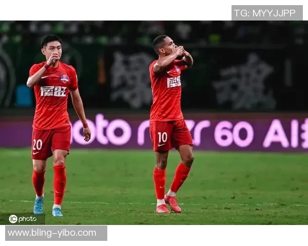 何超手球染黄引争议裁判漏判浙江进攻王钰栋愤怒砸球抗议